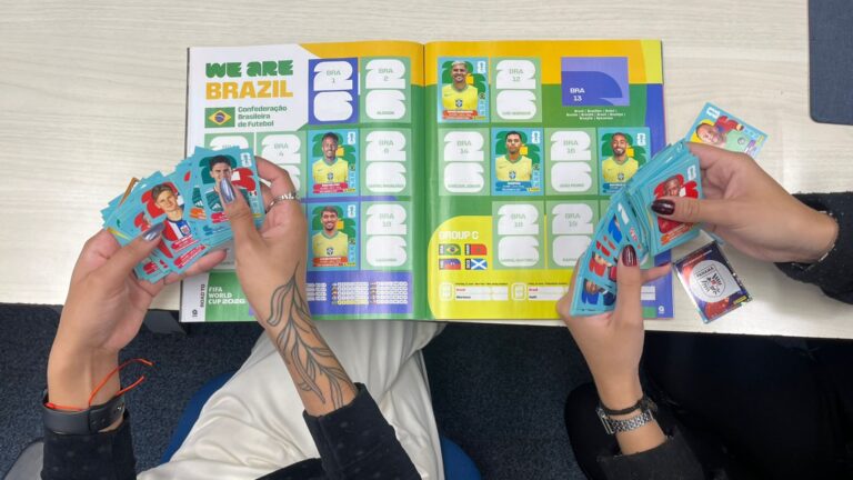 álbum-x-convocação-quais-figurinhas-da-selecao-estao-certas-página-da-selecao-brasileira-no-álbum-da-copa-da-panini-foto-tvt-news-tvt-news
