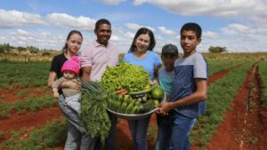 organizacoes-entregam-cartas-com-propostas-para-aprimorar-credito-para-agricultura-familiar-pronaf-e-uma-politica-publica-de-credito-com-taxas-de-juros-baixas-que-nasceu-ha-mais-de-trinta-foto-ascom-mda-tvt-news