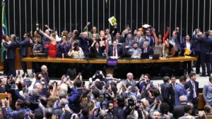 TVTNews 24 lula-e-hugo-motta-fecham-acordo-para-acelerar-fim-da-escala-6x1-fim-da-escala-6x1-jornada-de-trabalho-6-x-1-comissao-vota-parecer-sobre-pec-do-fim-da-escala-6x1-relatorio-parecer-pec-reuniao-da-comissao-especial-da-camara-sobre-o-fim-da-escala-6x1-para-discutir-e-votar-o-parecer-do-relator-deputado-leo-prates-comissao-especial-do-fim-da-escala-6x1-ouve-sindicatos-e-movimentos-sociais-reducao-da-jornada-de-trabalho-ao-vivo-votacao-do-fim-da-escala-6x1-na-camara-dos-deputados-tvt-news