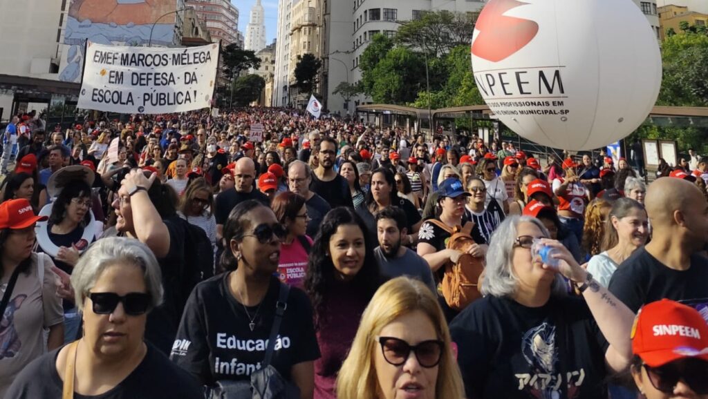 em-greve-ha-21-dias-o-que-os-professores-da-cidade-de-sp-querem- -tvt-news
