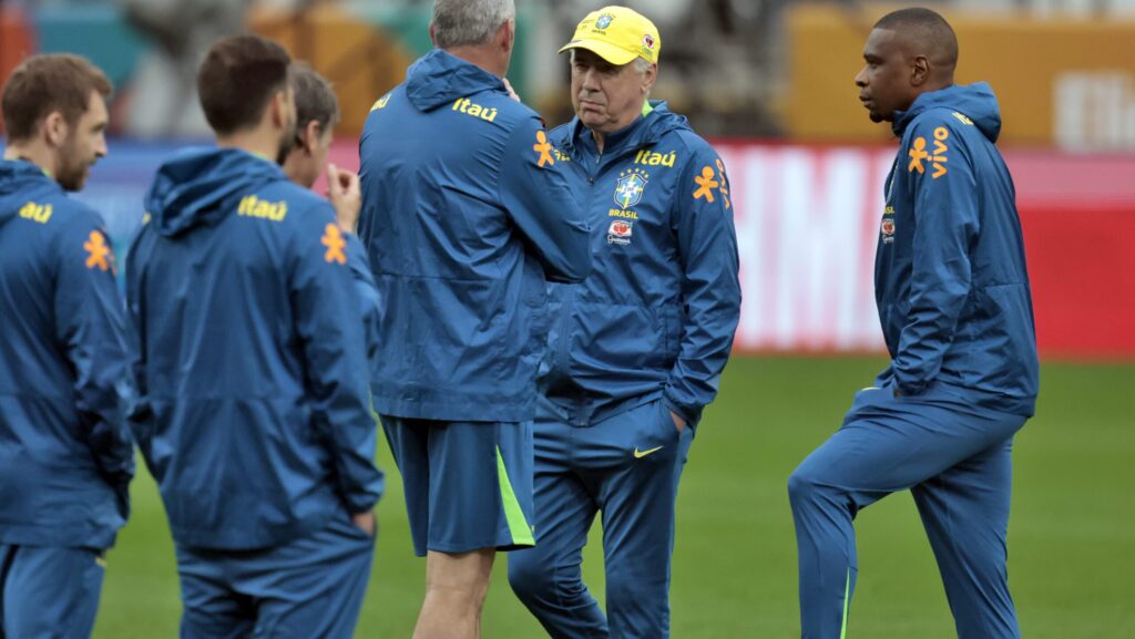 cbf-confirma-permanencia-de-carlo-ancelotti-no-comando-da-selecao-brasileira-ate-2030-sao-paulo-sp-09-06-2025-tecnico-carlo-ancelotti-durante-treino-da-selecao-brasileira-de-futebol-na-neo-quimica-arena-antes-do-jogo-contra-o-paraguai-pelas-eliminatorias-da-copa-do-mundo-2026-foto-paulo-pinto-agencia-brasil-tvt-news