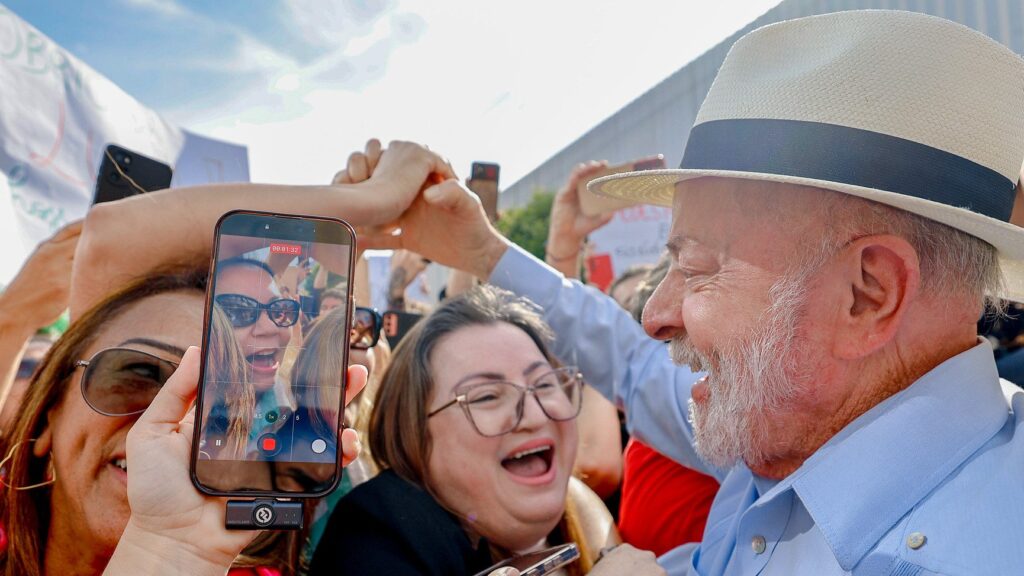 lula-melhora-entre-eleitores-independentes-e-flavio-piora-diz-relatorio-relatorio-do-instituto-dx-mostra-avanco-de-lula-entre-eleitores-independentes-e-desgaste-de-flavio-bolsonaro-apos-audios-do-caso-vorcaro-pesquisa-eleicao-2026-eleicoes-2026-pesquisas-quaest-datafolha-atlas-real-big-data-tvt-news