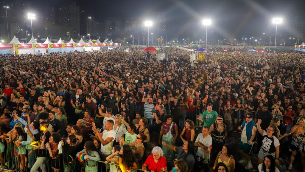 ao-vivo-e-com-imagens-shows-do-1-de-maio-no-abc-dia-dos-trabalhadores-dia-do-trabalhador-e-da-trabalhadora-dia-do-trabalho-fernando-haddad-moises-selerges-boulos-marinho-1-de-maio-tem-tarifa-zero-em-sao-bernardo-1-de-maio-no-abc-reune-mais-de-75-mil-pessoas-em-sbc-fim-da-escala-6x1-escala-6-x-1-reducao-da-jornada-de-trabalho-tvt-news