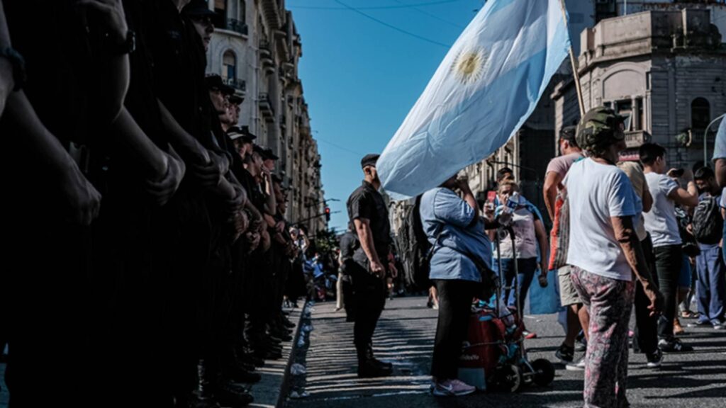 corrupcao-inflacao-e-economia-em-queda-desafiam-milei-na-argentina-alem-da-situacao-economica-dificil-recentes-casos-de-corrupcao-tem-contribuido-para-a-queda-nos-indices-de-popularidade-do-governo-foto-dan-agostini-midia-ninja-tvt-news