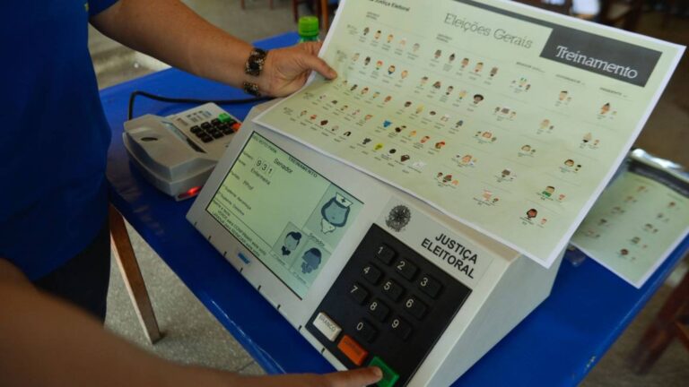 prazo-para-tirar-ou-regularizar-titulo-de-eleitor-termina-nesta-quarta-quem-nao-atualizar-a-situacao-ficara-impossibilitado-de-votar-nas-eleicoes-2026-em-outubro-foto-jose-cruz-agencia-brasil-tvt-news