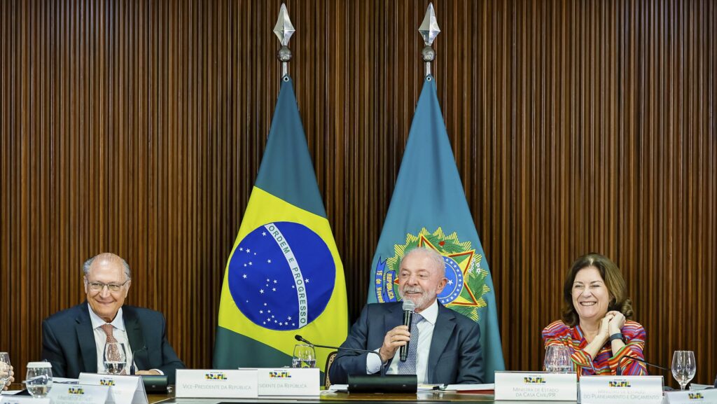 Dario Durigan: "O país paga menos tributo hoje" 2 lula-trump-bolsonaro-pix-pix-e-do-brasil-tarifaco-tarifas-pesquisa-quaest-datafolha-pesquisas-atlas-intel-eleicoes-eleicao-reuniao-ministros-durigan-tvt-news