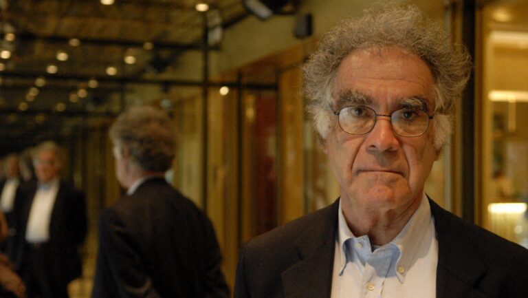 morre-carlo-ginzburg-o-historiador-italiano-pai-da-micro-historia-carlo-ginzburg-ensaista-e-filosofo-italiano-em-2008-credito-ulf-andersen-aurimages-foto-de-ulf-andersen-aurimages-via-afp-tvt-news