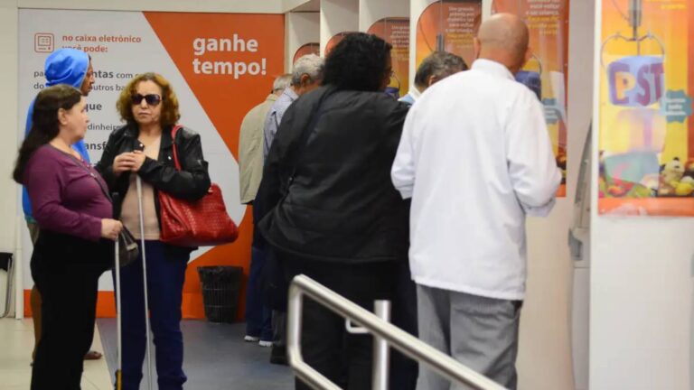 manutencao-de-agencias-bancarias-em-todos-os-municipios-de-sp-e-tema-de-projeto-na-alesp-reducao-da-presenca-fisica-dos-bancos-tem-impactos-que-vao-alem-da-prestacao-de-servicos-financeiros-atingindo-a-economia-local-foto-rovena-rosa-agencia-brasil-tvt-news