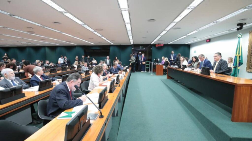 CCJ retoma votação da PEC que reduz a maioridade penal Proposta fere "de forma absolutamente nítida" direitos constitucionais. Foto: Bruno Spada/Câmara dos Deputados TVT News