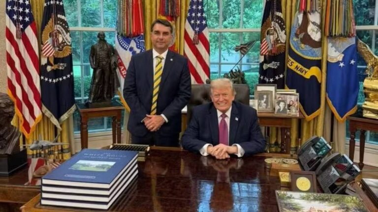 trump-usou-dados-da-gestao-bolsonaro-para-justificar-tarifaco-contra-o-brasil-relatorio-e-divulgado-dias-apos-encontro-de-donald-trump-com-flavio-bolsonaro-foto-reproducao-tvt-news