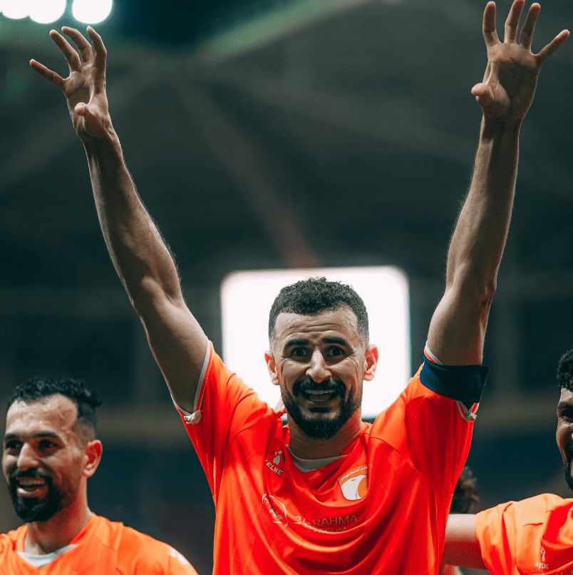 governo-trump-nega-entrada-de-arbitro-somali-escalado-para-a-copa-do-mundo-aymen-hussein-um-dos-destaques-da-selecao-iraquiana-foi-interrogado-durante-7-horas-no-aeroporto-dos-eua-foto-reproducao-redes-sociais-tvt-news