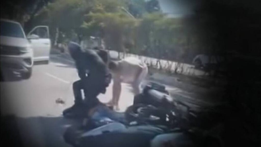 Motoboy-e-morto-a-tiros-e-imagem-mostra-GCM-colocando-arma-ao-lado-da-vitima-reproducao-tv-globo-tvt-news