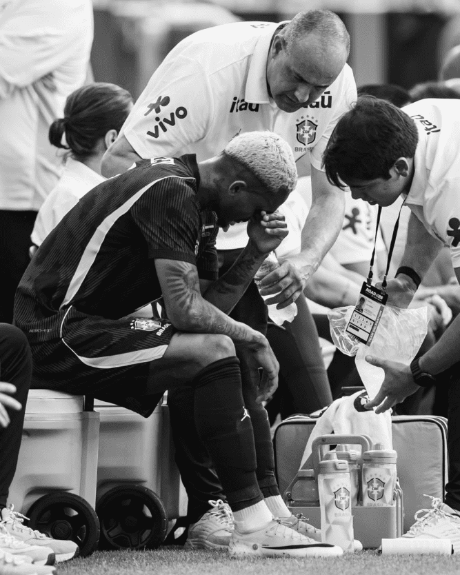 como-fica-a-selecao-brasileira-com-a-convocacao-de-ederson-no-lugar-de-wesley-wesley-no-banco-apos-deixar-gramado-com-dores-na-coxa-reproducao-redes-sociais-tvt-news