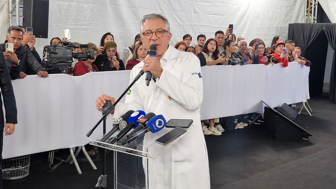 o-presidente-luiz-inacio-lula-da-silva-e-o-ministro-da-saude-alexandre-padilha-entregam-um-acelerador-linear-de-alta-tecnologia-ao-hospital-santa-marcelina-na-zona-leste-de-sao-paulo-entregas-de-aceleradores-amplia-radioterapia-pelo-sus-foto-ricardo-weber-tvt