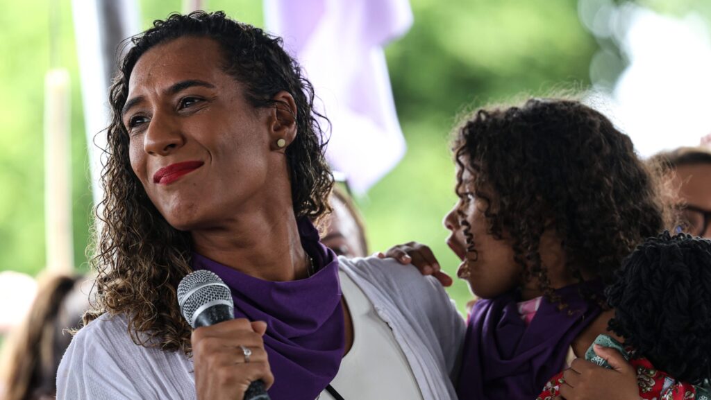 copa-da-exclusao-fifa-se-mantem-em-silencio-quando-o-assunto-e-racismo-e-xenofobia-brasilia-df-07-12-2025-a-ministra-da-igualdade-racial-anielle-franco-durante-ato-do-levante-mulheres-vivas-na-area-central-de-brasilia-foto-marcelo-camargo-agencia-brasil-tvt-news