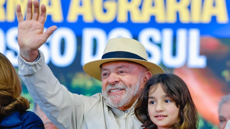 a-reinvencao-da-esperanca-democratica-passa-pela-juventude-lula-presidente-lula-crianca-coracao-jovens-criancas-esperanca-amor-tvt-news