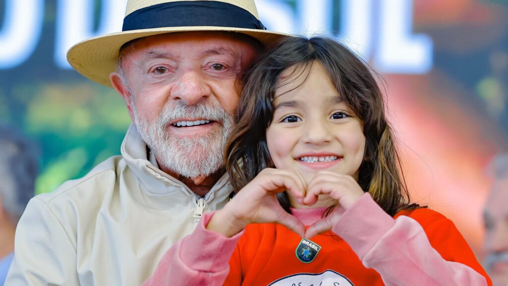 a-reinvencao-da-esperanca-democratica-passa-pela-juventude-lula-presidente-lula-crianca-coracao-jovens-criancas-esperanca-amor-tvt-news