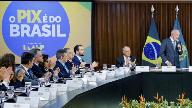 lula-trump-bolsonaro-pix-pix-e-do-brasil-tarifaco-tarifas-pesquisa-quaest-datafolha-pesquisas-atlas-intel-eleicoes-eleicao-reuniao-ministros-durigan-governo-lula-responde-ao-novo-tarifaco-de-trump-tvt-news-governo-lula