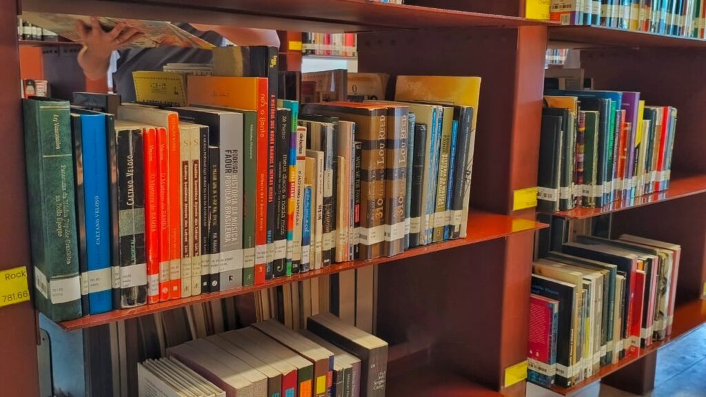 sindsep-denuncia-que-alem-de-profissionais-as-bibliotecas-tem-falta-de-infraestrutura-e-precisam-atualizar-mobiliario-e-computadores./-fotos-alexandre-linares-copyleft