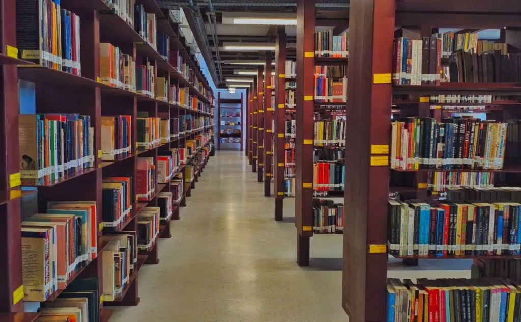 sindsep-denuncia-que-alem-de-profissionais-as-bibliotecas-tem-falta-de-infraestrutura-e-precisam-atualizar-mobiliario-e-computadores./-fotos-alexandre-linares-copyleft
