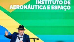 Lula em Visita ao projeto da primeira turbina movida a etanol desenvolvida pelo Instituto de Aeronáutica e Espaço (IAE), no Campus do CTA, em São José dos Campos - SP. Foto: Ricardo Stuckert/PR