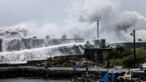 Da Redação 12 tufao-bavi-provoca-15-mortes-nas-filipinas-e-deixa-taiwan-em-alerta-tvt-news