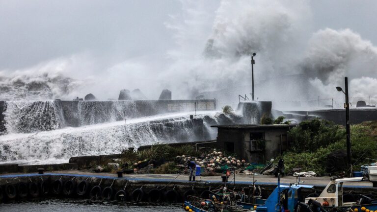 TVTNews 7 tufao-bavi-provoca-15-mortes-nas-filipinas-e-deixa-taiwan-em-alerta-tvt-news