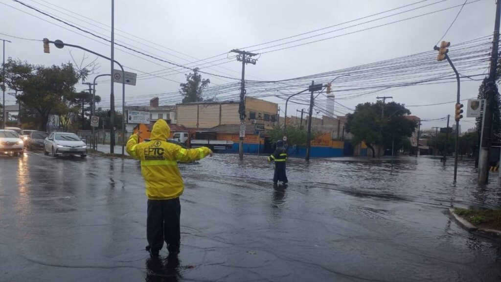 tempestades-atingem-rio-grande-do-sul-a-partir-desta-quinta-feira-em-areas-sujeitas-a-inundacoes-ha-ainda-potencial-para-perdas-de-infraestrutura-foto-prefeitura-poa-divulgacao-tvt-news