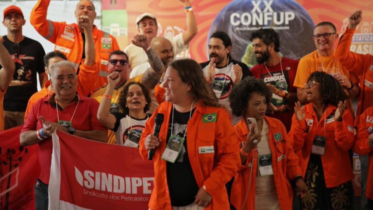 nova-diretoria-da-fup-toma-posse-no-20o-congresso-nacional-dos-petroleiros-cibele-e-a-primeira-mulher-a-liderar-nacionalmente-a-categoria-petroleira-foto-divulgacao-sindipetro-nf-tvt-news