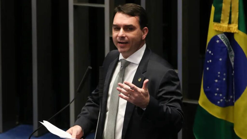 pgr-pede-que-flavio-bolsonaro-seja-ouvido-por-calunia-contra-lula-senador-declarou-que-lula-sera-delatado-foto-fabio-rodrigues-pozzebom-agencia-brasil