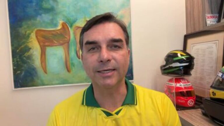 pf-avalia-incluir-flavio-bolsonaro-em-lista-da-interpol-para-rastrear-dinheiro-do-filme-dark-horse-senador-diz-que-recursos-foram-direcionados-para-financiar-producao-foto-reproducao-tvt-news