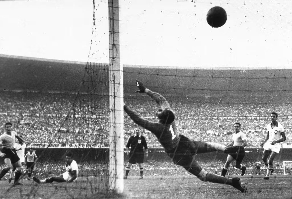 Brasil sai de campo e vai para as urnas: como futebol e política se relacionam? 1 para-fabio-luis-copa-de-1950-foi-vivida-como-uma-tristeza-diferentemente-de-derrota-em-2014-/-foto--fifa