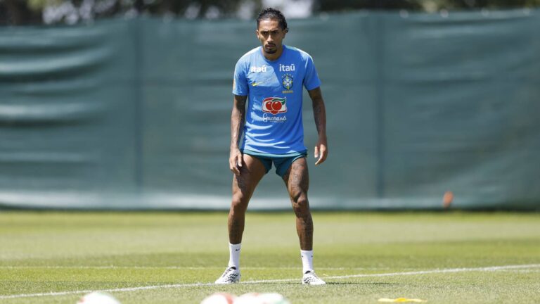TVTNews 10 festejado-raphinha-treina-e-se-aproxima-de-retorno-a-copa-do-mundo-volta-do-camisa-11-teve-aplausos-e-o-tradicional-corredor-polonês-foto-cbf-divulgacao-tvt-news