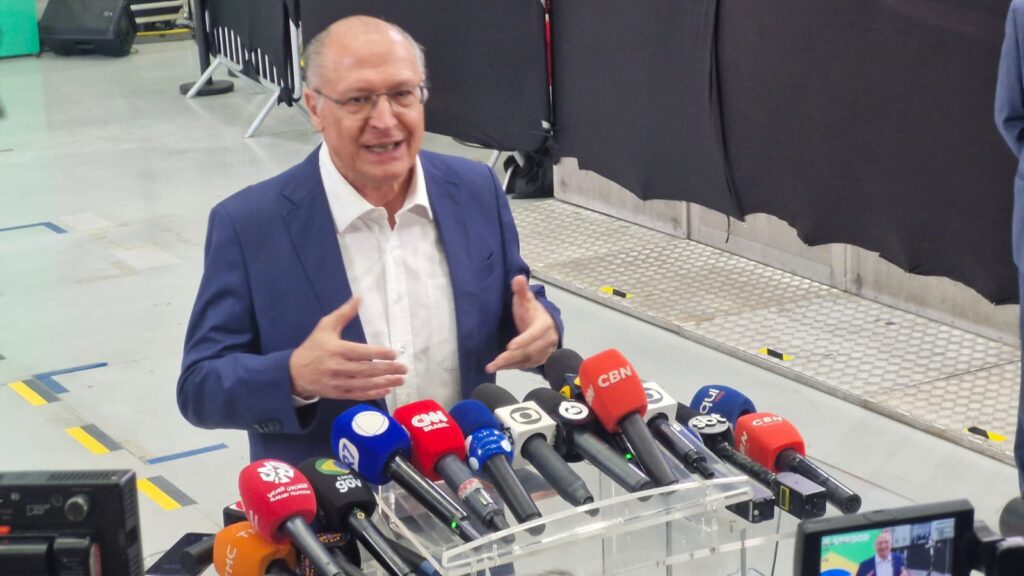 alckmin-defende-negociacao-contra-tarifaco-anuncia-credito-ao-agro-e-destaca-retomada-da-avibras-foto-edmon-garcia-jornalista-sindct