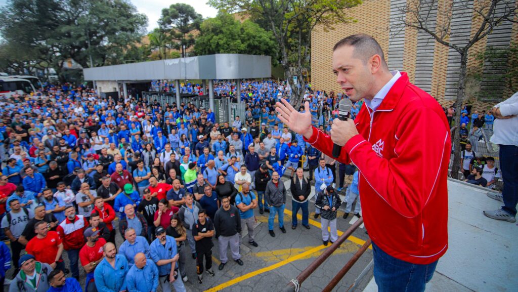 trabalhadores-na-volkswagen-anchieta-aprovam-calendario-de-producao-para-2026-com-horas-extras-remuneradas-e-aumento-na-plr-tvt-news
