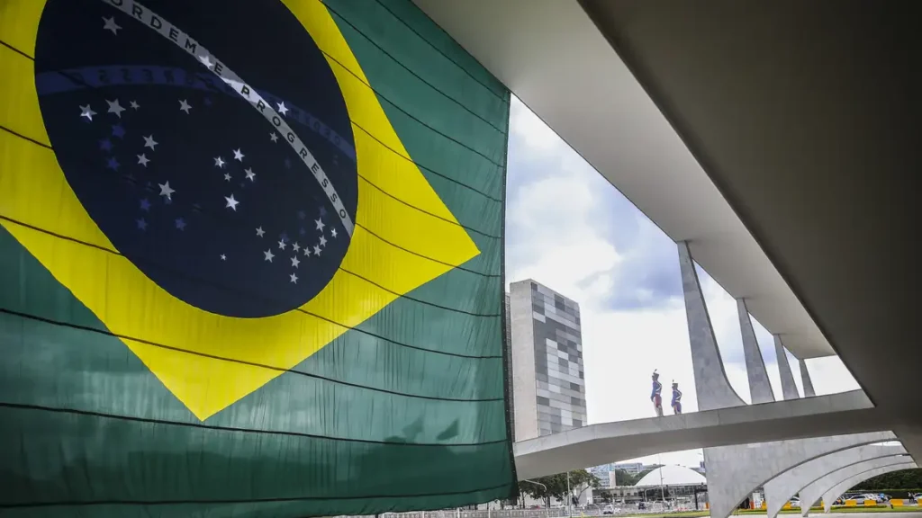 Soberania: Brasil nega vistos para servidores dos EUA que queriam monitorar urnas 3 pesquisas-datafolha-atlasintel-e-quaest-atualizam-cenario-eleitoral-presidente-da-republica-luiz-inacio-lula-da-silva-durante-convencao-da-federacao-brasil-da-esperanca-tarifaco-em-artigo-no-washington-post-lula-critica-postura-dos-eua-brasil-nega-visto-para-servidores-dos-eua-que-queriam-monitorar-urnas-haddad-marina-silva-simone-tebet-presidente-lula-durante-posse-da-nova-diretoria-do-sindicato-dos-metalurgicos-do-abc-em-sao-bernardo-do-campo-sp-damasceno-foto-ricardo-stuckert-tvt-news
