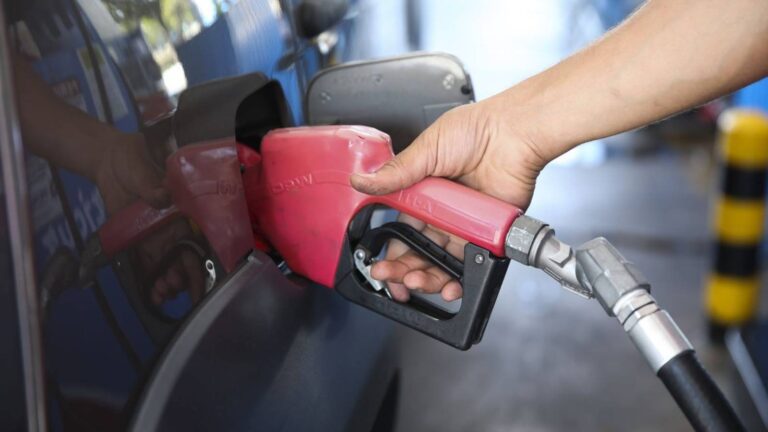 gasolina-e32-comeca-este-sabado-1o-veja-cuidados-com-o-carro-principal-preocupacao-esta-na-compatibilidade-dos-materiais-do-sistema-de-combustivel-foto-arquivo-agencia-brasil-tvt-news
