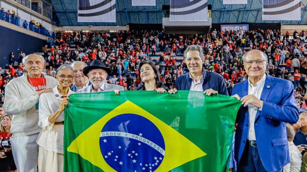 pesquisas-datafolha-atlasintel-e-quaest-atualizam-cenario-eleitoral-presidente-da-republica-luiz-inacio-lula-da-silva-durante-convencao-da-federacao-brasil-da-esperanca-tarifaco-em-artigo-no-washington-post-lula-critica-postura-dos-eua-brasil-nega-visto-para-servidores-dos-eua-que-queriam-monitorar-urnas-haddad-marina-silva-simone-tebet-presidente-lula-durante-posse-da-nova-diretoria-do-sindicato-dos-metalurgicos-do-abc-em-sao-bernardo-do-campo-sp-damasceno-foto-ricardo-stuckert-tvt-news