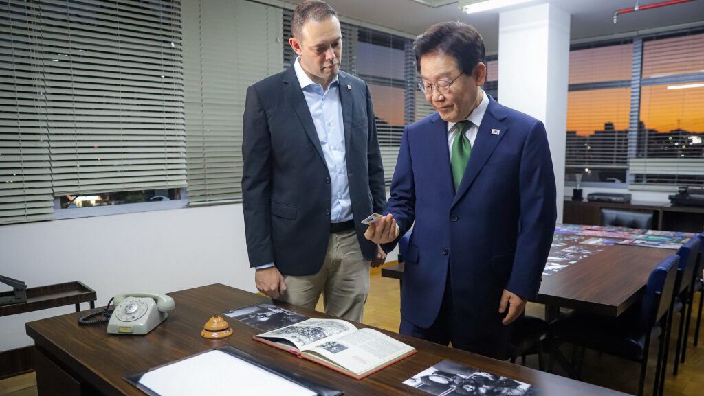 metalurgicos-do-abc-recebem-presidente-da-republica-da-coreia-do-sul-na-sede-do-sindicato-tvt-news-presidente-da-republica-da-coreia-do-sul-smabc