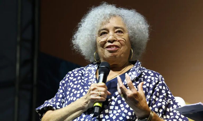 angela-davis-visitou-quilombo-e-participou-de-mesa-mediada-pela-jornalista-flavia-oliveira-na-flip-2026-foto-rovena-rosa-agencia-brasil