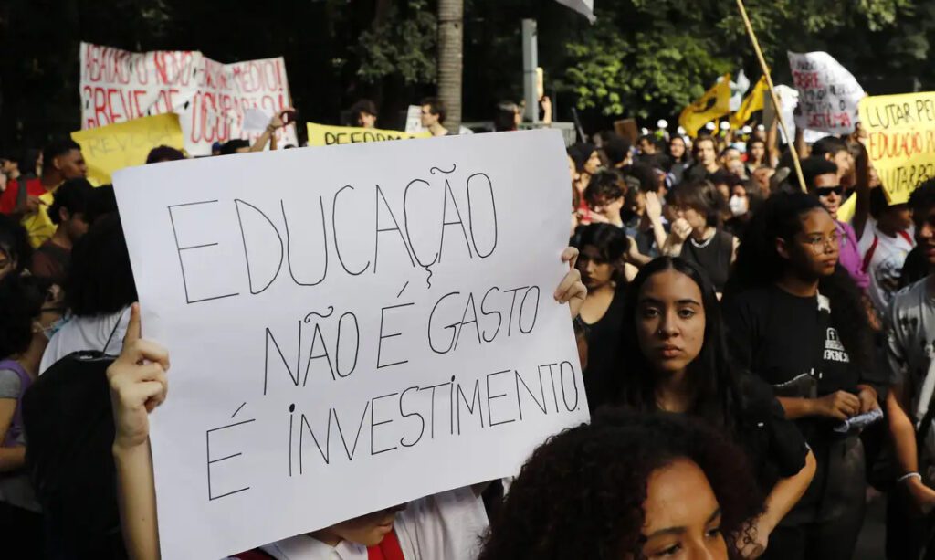 em-pesquisa-estudantes-relatam-problemas-da-escola-de-tempo-integral-como-falta-de-professores-/-foto-fernando-frazao/agencia-brasil-tvt-news
