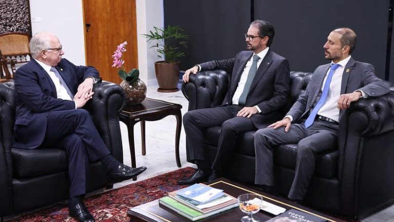encontro-em-brasilia-reuniu-edson-fachin-e-secretario-geral-da-interpol-para-discutir-integracao-entre-autoridades-e-acoes-contra-o-patrimonio-de-grupos-criminosos-foto-antonio-augusto-stf