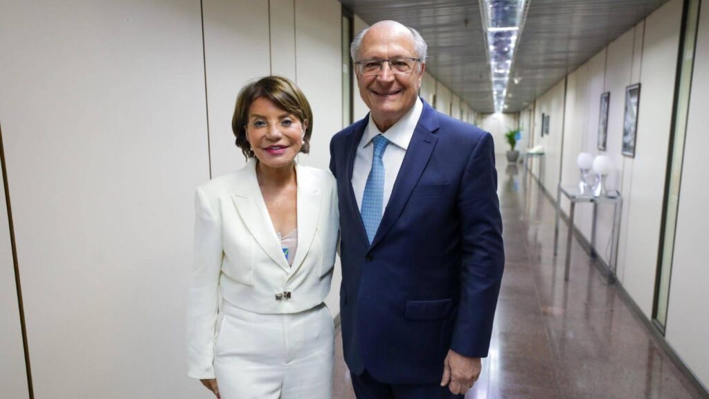 professora-bebel-participa-de-audiencia-com-alckmin-para-discutir-medidas-contra-impactos-do-tarifaco-nosso-objetivo-e-construir-alternativas-que-ajudem-a-preservar-os-empregos-disse-bebel-foto-divulgacao-tvt-news