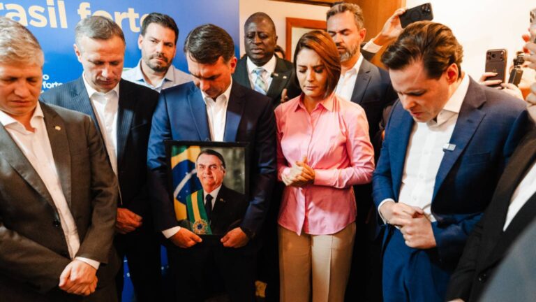 plano-de-flavio-bolsonaro-preve-bolsa-familia-temporario-e-reducao-da-protecao-social-ideia-e-apresentada-como-uma-estrategia-para-superar-a-dependencia-do-estado-foto-vittor-sales-divulgacao-tvt-news