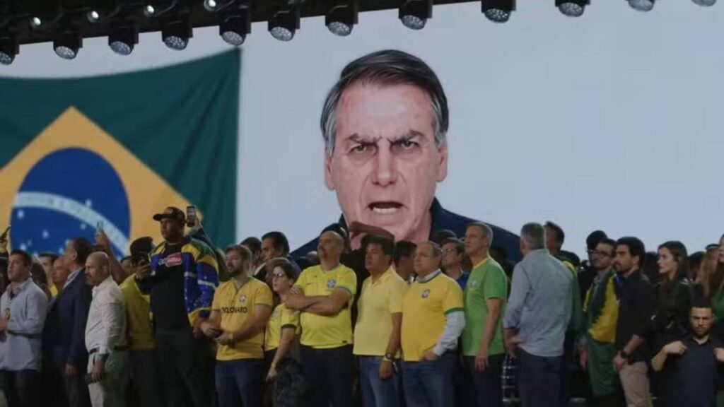 73-rejeitam-uso-de-ia-nas-campanhas-diz-quaest-flavio-utilizou-video-de-ia-com-o-pai-em-lancamento-da-candidatura-foto-reproducao-tvt-news