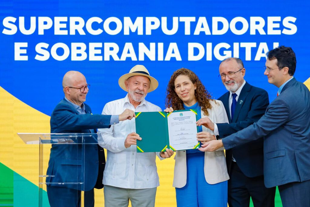 Lula anuncia supercomputador para inteligência artificial brasileira 1 lula-anuncia-supercomputador-para-inteligencia-artificial-brasileira-nuvem-brasileira-supercomputador-de-inteligencia-artificial-brasileira-devera-alcancar-aproximadamente-7-200-petaflops1-cerca-de-7-2-quintilhoes-de-operacoes-matematicas-por-segundo-tvt-news
