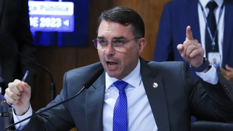 flavio-bolsonaro-critica-stf-mas-caso-de-rachadinha-foi-beneficiado-por-decisoes-monocraticas