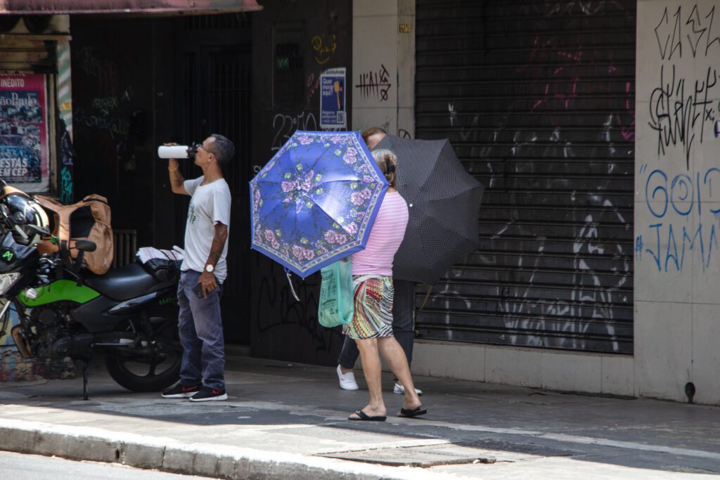 Veranico leva temperaturas de até 42°C a regiões do Brasil e aumenta alerta para tempo seco 2 veranico-leva-temperaturas-de-ate-42c-a-regioes-do-brasil-e-aumenta-alerta-para-tempo-seco-calor-intenso-em-sao-paulo-18-02-2024-foto-emanuela-godoy-tvt-news-tvt-news