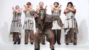 Da Redação 7 espetaculo-que-une-danca-teatro-e-circo-revisita-a-greve-dos-queixadas-uma-das-mais-importantes-mobilizacoes-de-trabalhadores-do-pais-para-refletir-sobre-memoria-territorio-e-as-lutas-das-periferias-no-presente-foto-gil-douglas