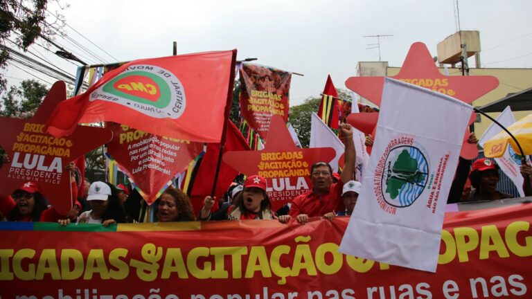 'sextou-com-lula'-levara-militantes-as-ruas-em-60-atividades-previstas-em-16-capitais-brasileiras.-foto:-brigadas/divulgacao